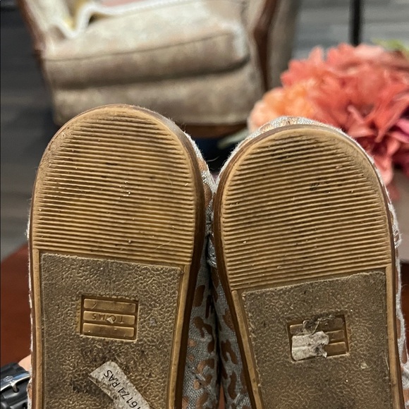 TOMS Women's Metallic Leopard Flats - Gold and Cream worn once - Picture 3 of 4